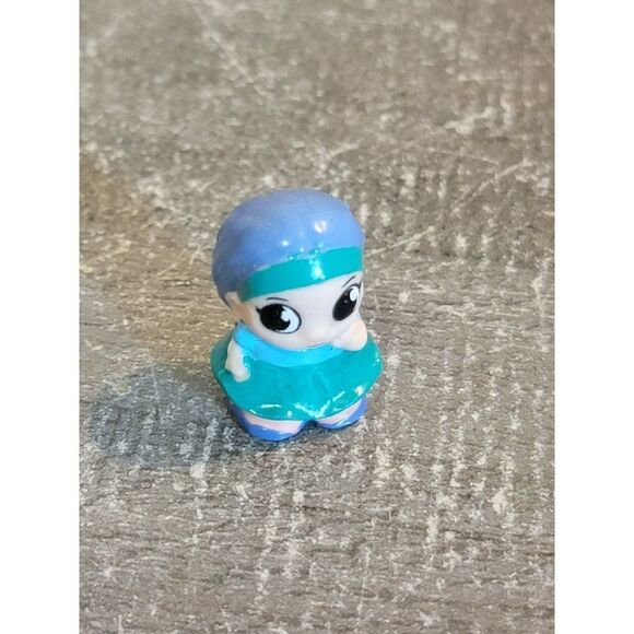 Mini purple ponytail girl woman mom toy figure - Picture 1 of 4